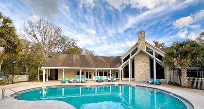 The Nomad at Gables | King Bed • Pool • Garage