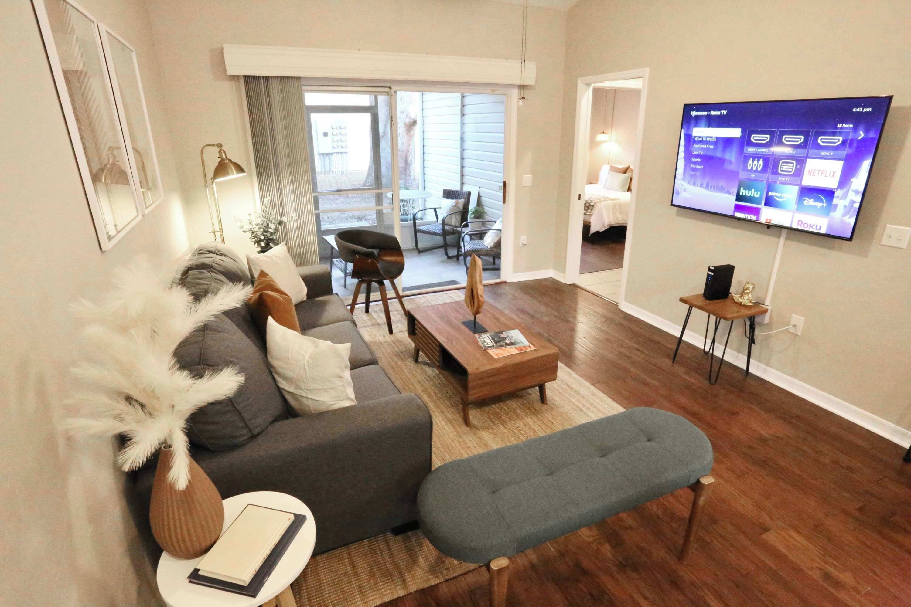 Télévision, Netflix, services de streaming, espaces bureaux