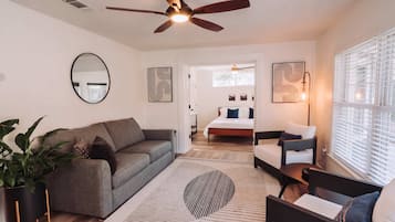 4 bedrooms, iron/ironing board, WiFi, bed sheets
