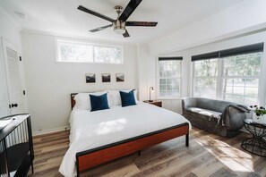 4 habitaciones, tabla de planchar con plancha, wifi y ropa de cama 