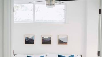 4 bedrooms, iron/ironing board, WiFi, bed sheets