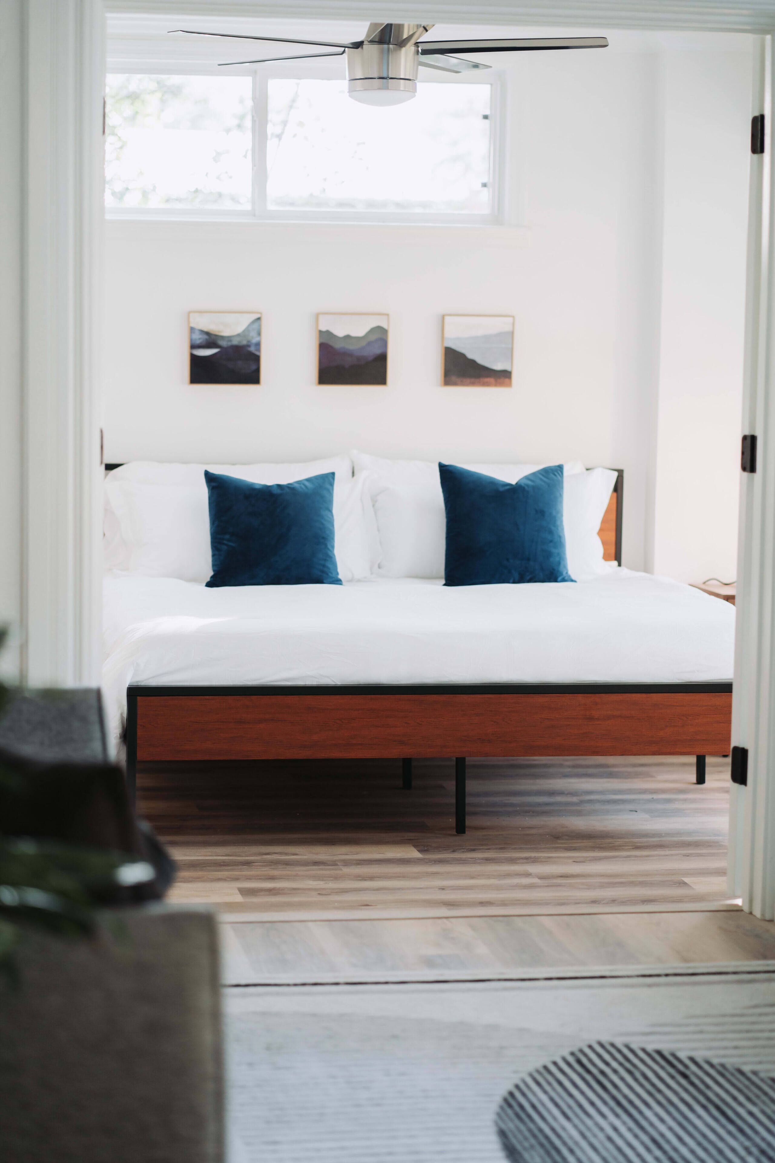 4 bedrooms, iron/ironing board, WiFi, bed sheets