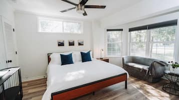 4 bedrooms, iron/ironing board, WiFi, bed sheets
