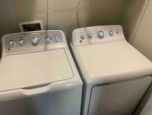 Interior - Studio with Den!! Close to MidCity, Providence, The Arsenal, Space Center + more (Huntsville)