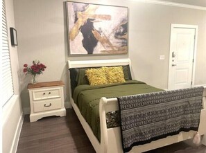 1 chambre, bureau, fer et planche à repasser, Wi-Fi gratuit