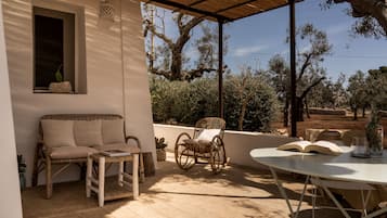 Deluxe Room, Garden View | Terrace/patio