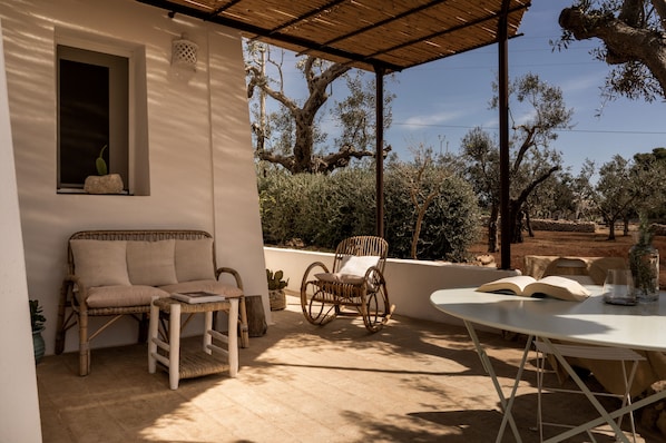 Deluxe Room, Garden View | Terrace/patio