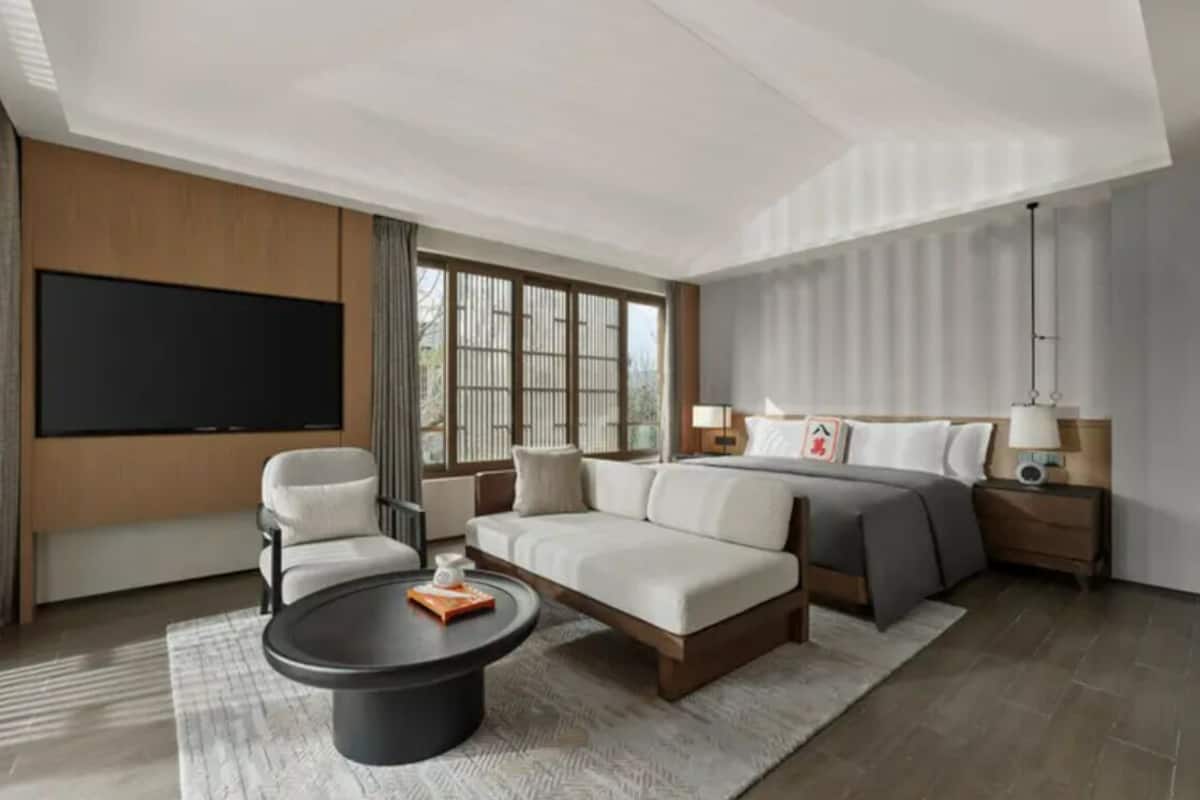 Down comforters, minibar, in-room safe, blackout drapes