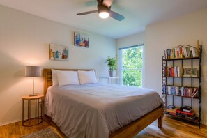 3 bedrooms, desk, iron/ironing board, WiFi - Greenbelt Access & Views, Close to DT (Austin)