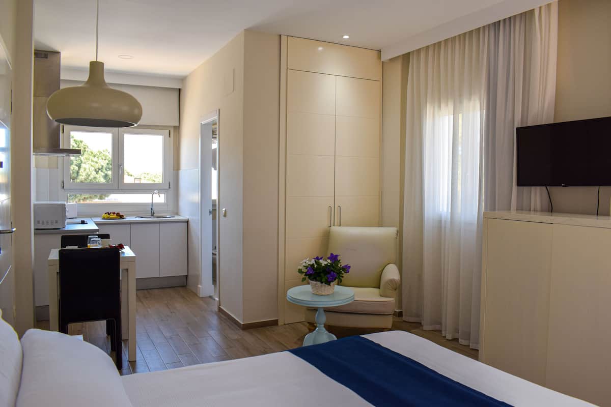 Studio Standard | Matelas mémoire de forme, espace de travail pour ordinateur portable