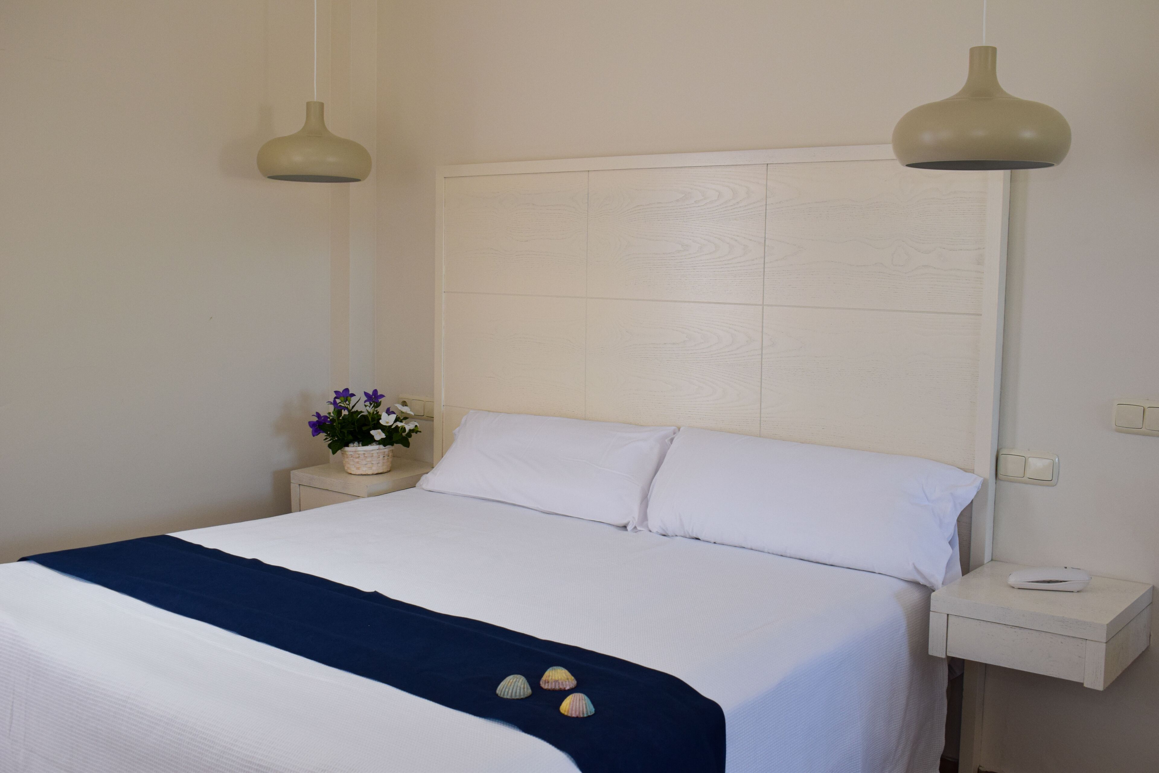 Colchones con efecto memoria y espacio para trabajar con laptop 