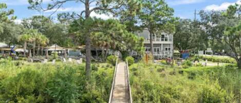 المنطقة المحيطة بالمنشأة