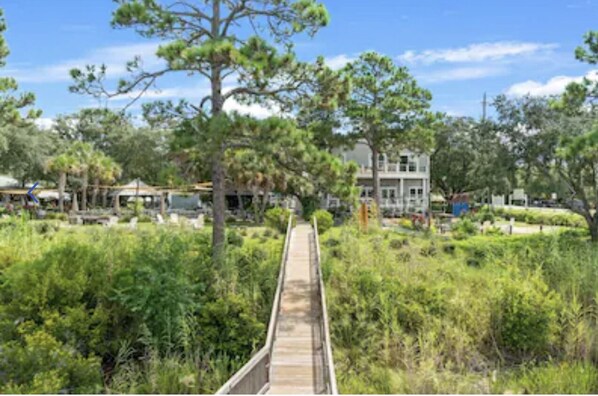 المنطقة المحيطة بالمنشأة