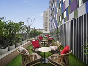 Outdoor dining - Ibis Kolkata Rajarhat (Barasat)