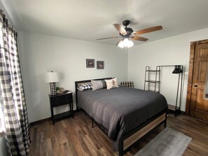 4 bedrooms, iron/ironing board, bed sheets
