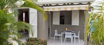 Detached gite situated opposite the swimming pool in a beautiful garden.