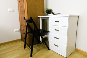 Decoración individual, mobiliario individual, escritorio