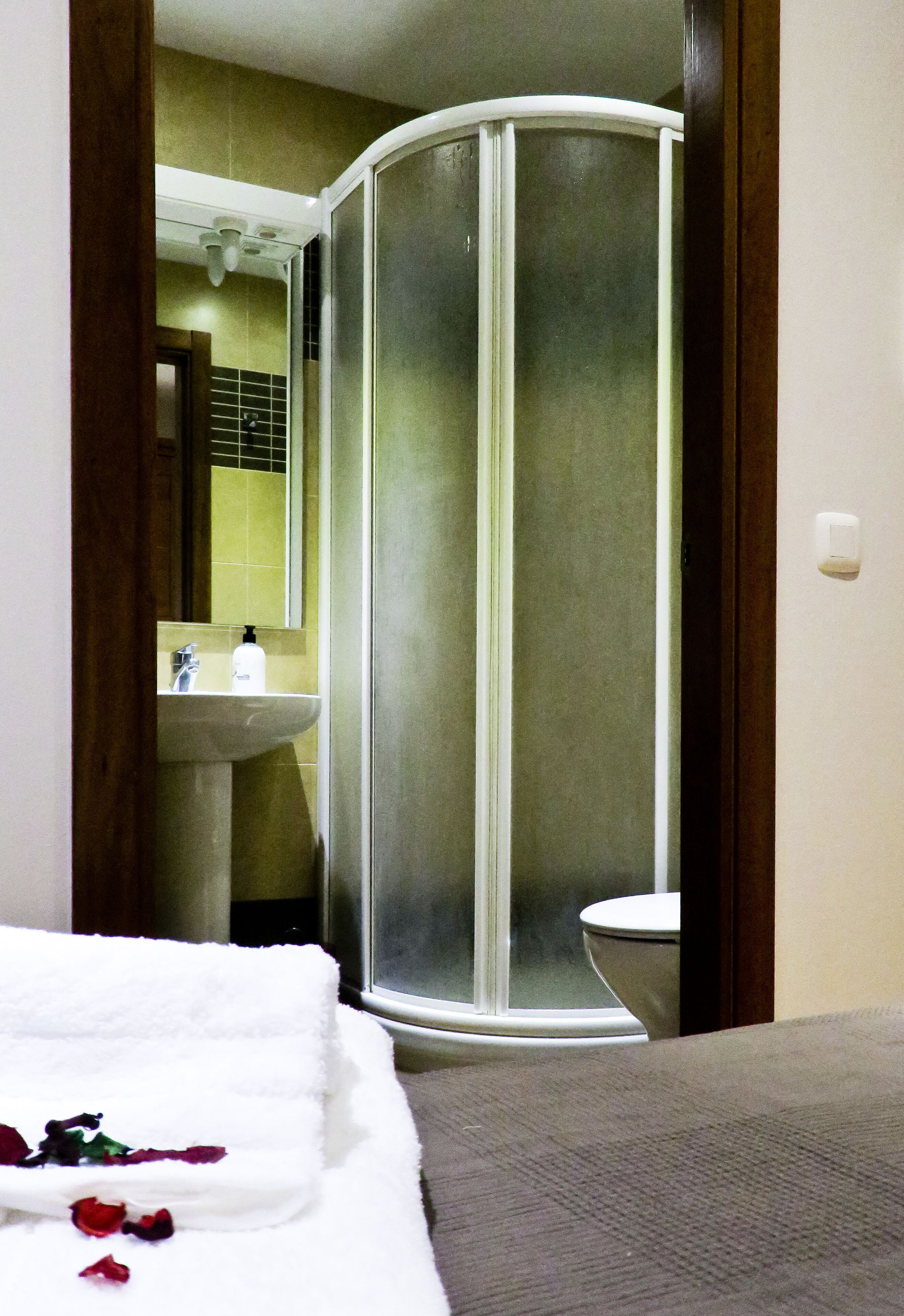 Individueel gedecoreerd, individueel gemeubileerd, een bureau