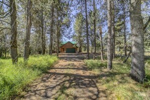 المنطقة المحيطة بالمنشأة