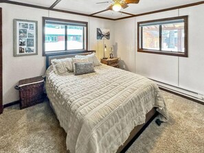 2 bedrooms, desk, iron/ironing board, travel crib