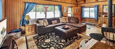 Smart TV, fireplace, DVD player