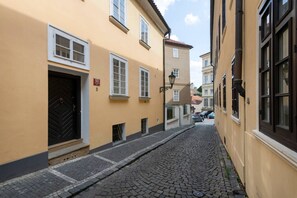 Exterior - Prague Castle 8 Min by Walk with Historic Spirit (Prague)