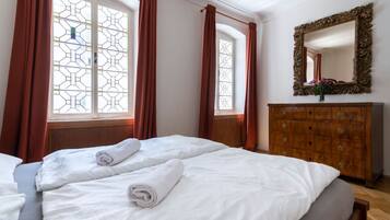 Iron/ironing board, free WiFi, bed sheets