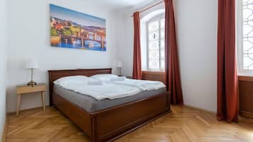 Iron/ironing board, free WiFi, bed sheets