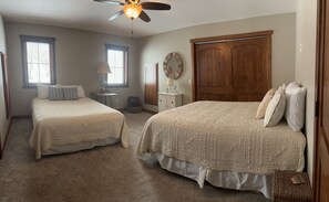 2 bedrooms, iron/ironing board, travel cot, free WiFi