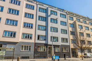 Exterior - 10min to City Centre ⟫ WalkScore 99% ⟫ 220+Reviews (Prague)