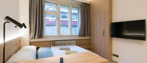 1 bedroom, desk, iron/ironing board, free WiFi