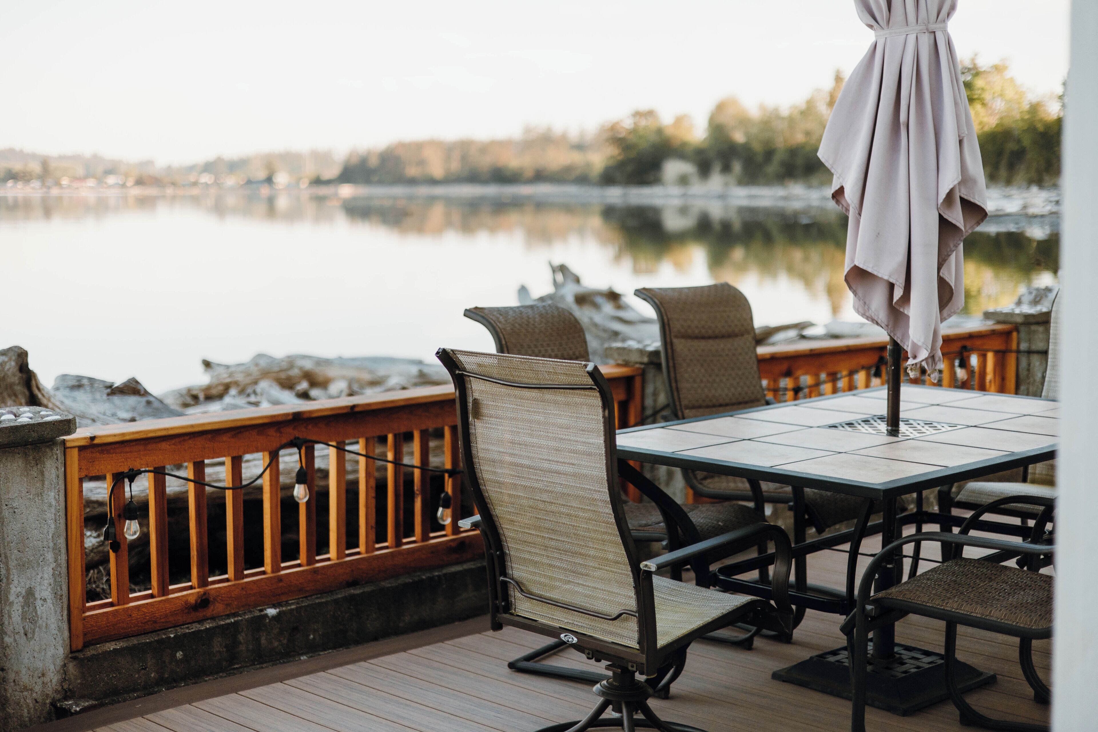 Camano Island Retreat - Right on Sandy Beach