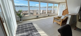 Camano Island Retreat - Right on Sandy Beach