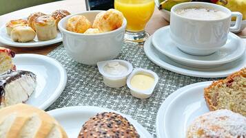 Café da manhã com buffet todos os dias (BRL 51.00 por pessoa)