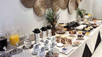 Daily buffet breakfast (BRL 51.00 per person)