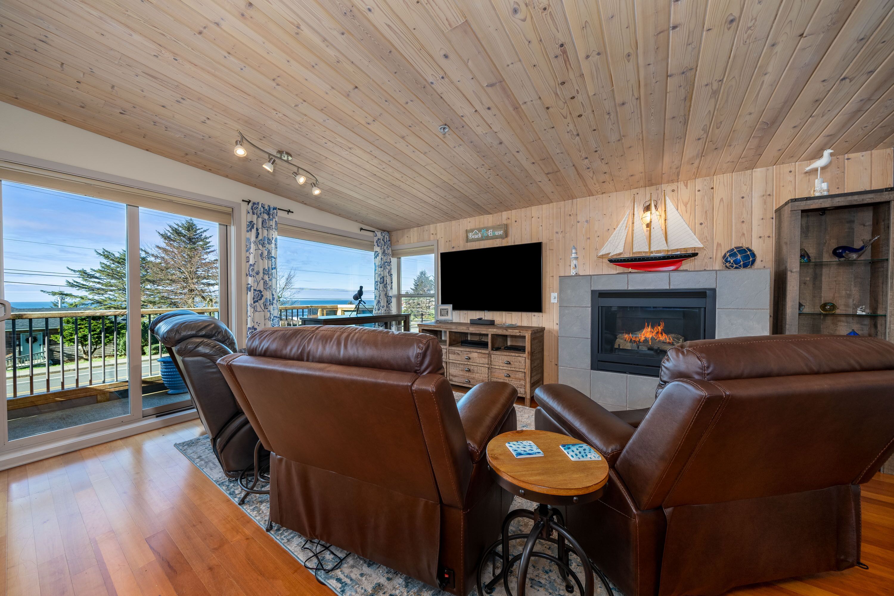 Walk to Depoe Bay, Enjoy Stellar Ocean Views-Tranquility Cove Condo!