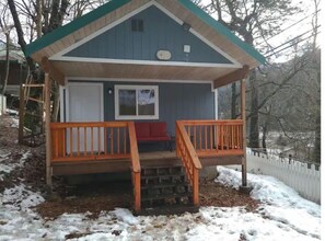 Exterior - Cozy riverview cottage (Orofino)