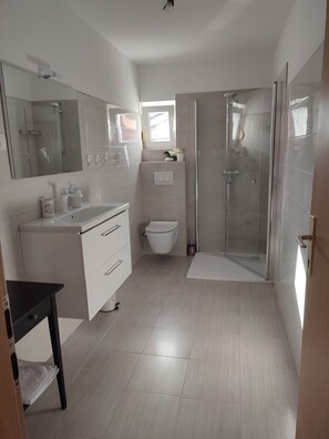Shower, hair dryer, towels - Villa Ivka with Swimming Pool (Dobrinj)