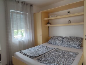 2 habitaciones, tabla de planchar con plancha, wifi y ropa de cama 