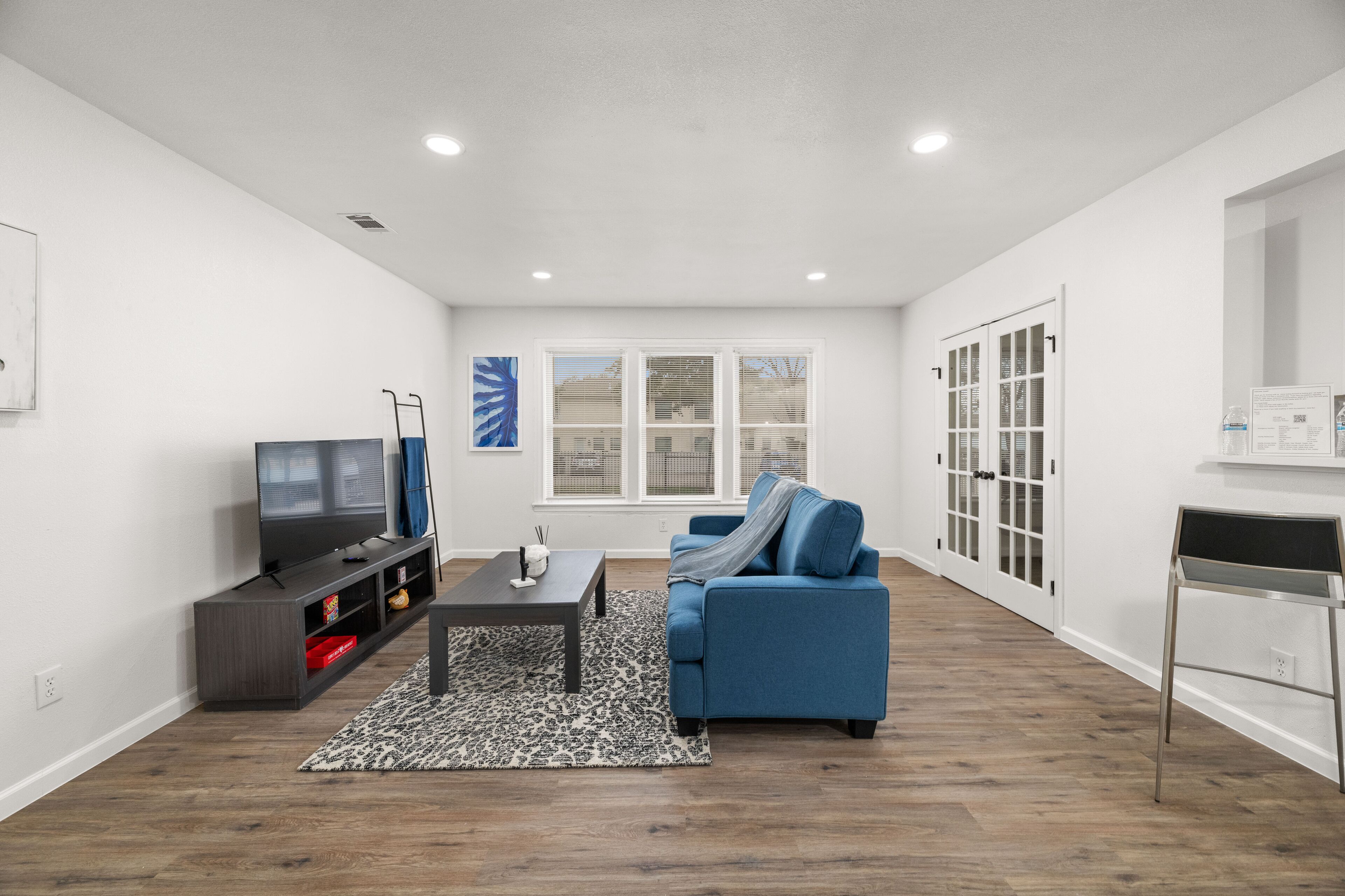 Adorable 2 Bed/1 Bath Condo near Lakewood