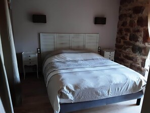 4 Schlafzimmer, Schreibtisch, Bügeleisen/Bügelbrett, Reisekinderbett