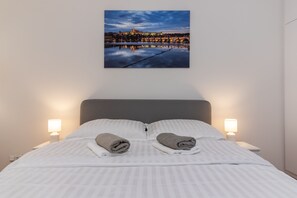 1 habitación, tabla de planchar con plancha, wifi gratis y ropa de cama