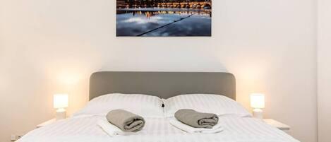 مكتب ومكواة/لوح كي وواي فاي مجانًا وملاءات أسرّة