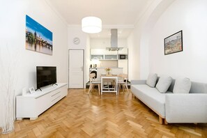 Smart TV - 10 Years Hosting • Best Location Prague • Netflix (Prague)