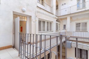 Property grounds - 10 Years Hosting • Best Location Prague • Netflix (Prague)