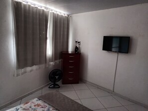 เบสิกอพาร์ทเมนท์, เตียงใหญ่ 1 เตียง | 1 ห้องนอน, Wi-Fi ฟรี, ผ้าปูที่นอน