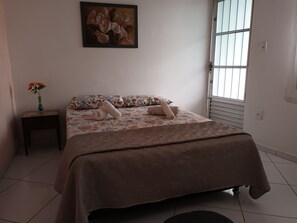 基本公寓, 1 張標準雙人床 | 1 間臥室、免費無線上網、床單