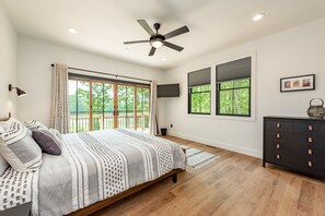 4 bedrooms, free WiFi, bed sheets