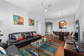 Basic Apartment | Living area