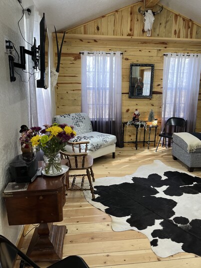 Rural farmhouse minutes from Caballo Lake!